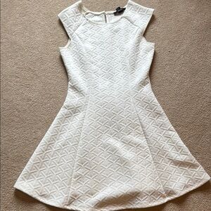 Elegant White Sleeveless Dress